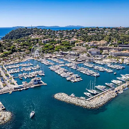 Au Petit Bonheur Parking Gratuit * Cavalaire-sur-Mer